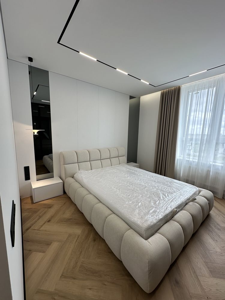 Modern 2-Room Business Class Apartment with Designer Renovation