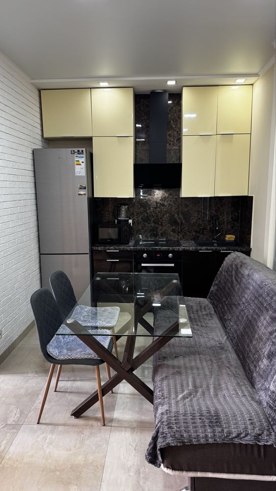 2-Room Apartment with Sea and Park View on Kamanina