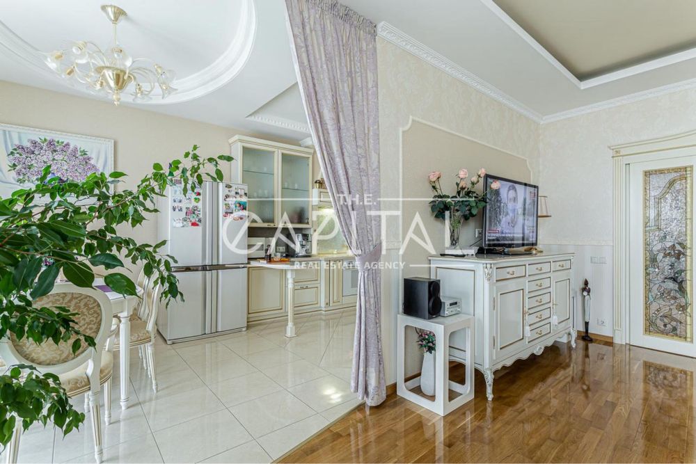 Spacious Designer Apartment near Lukyanivska Metro