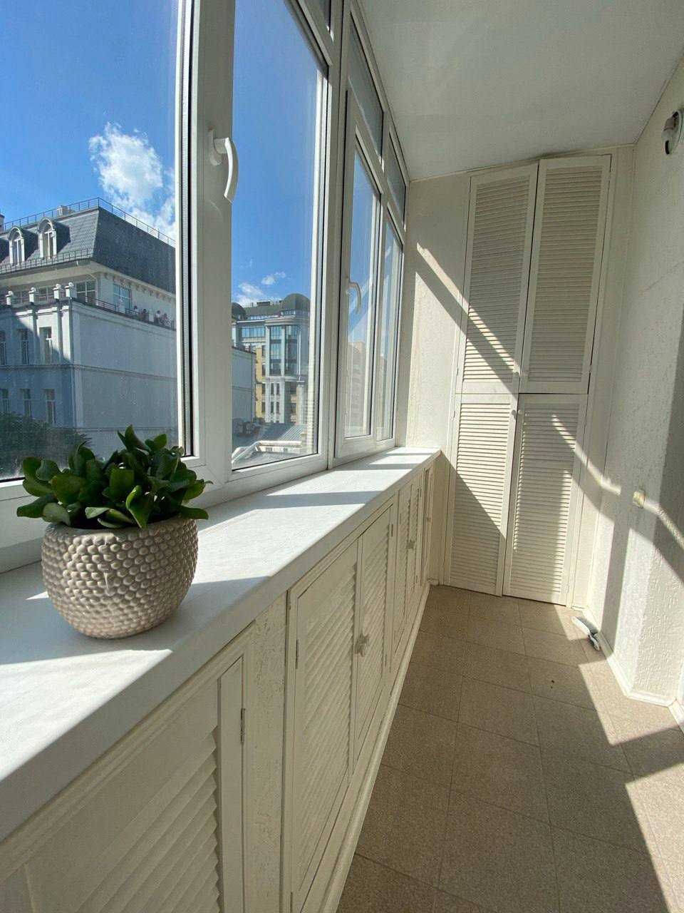 3-Room Apartment in City Center on Zhylianska Street