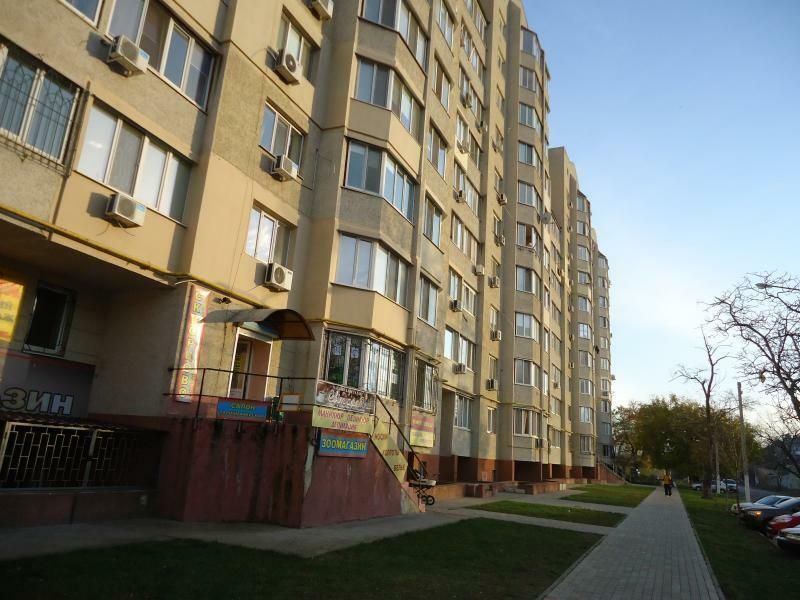 3-Room Apartment with Modern Renovation in Closed Yard Complex