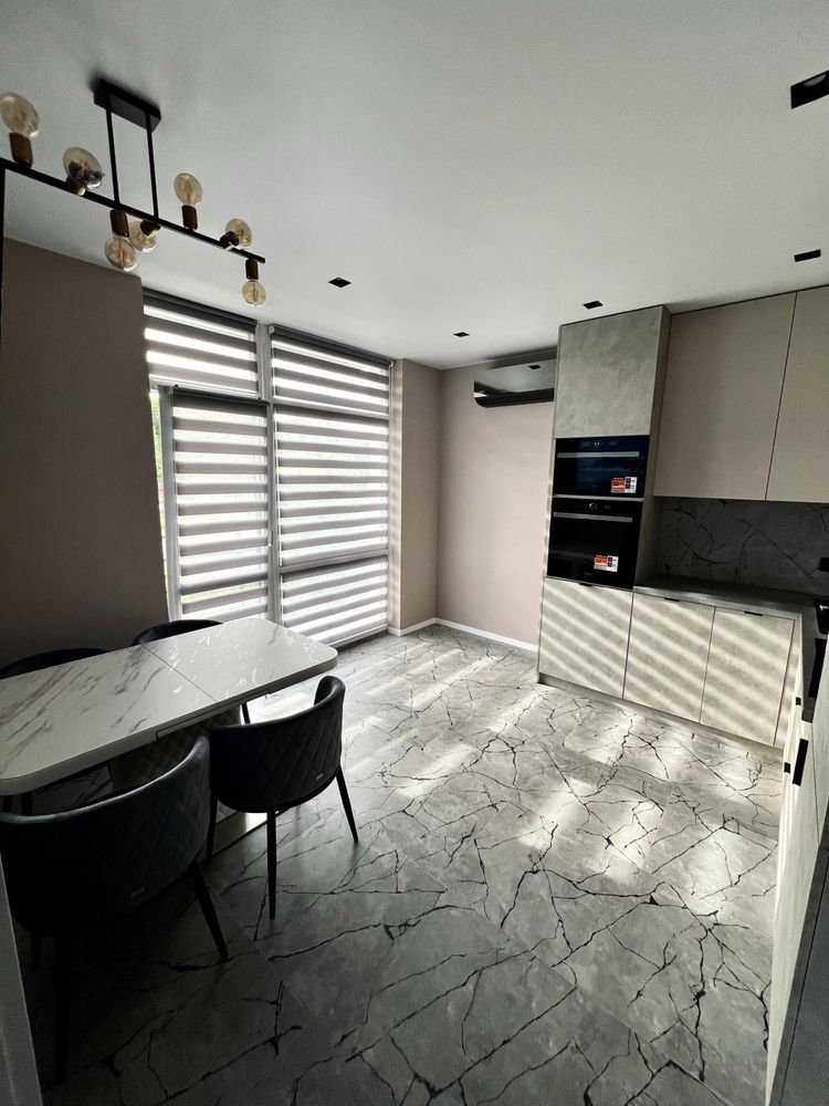 Modern 2-Bedroom Apartment Near Forest with Parking