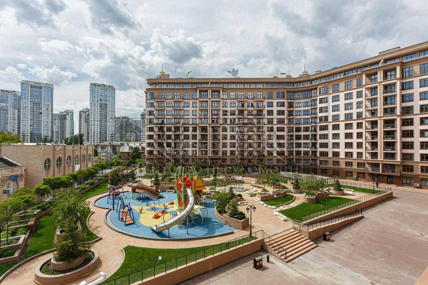 Stylish 2-Bedroom Apartment in Novopecherska Vezha Complex