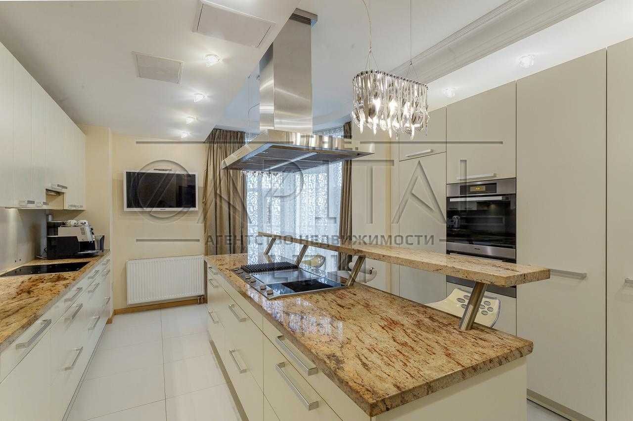 Luxurious 6-Room Apartment with Botanical Garden View