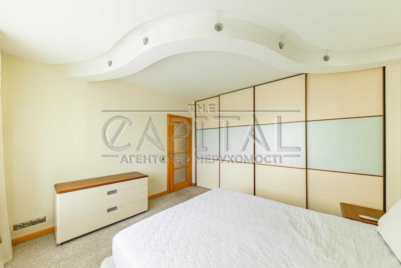4-Room Spacious Apartment on Omelyanovich-Pavlenko Street, Pechersk District