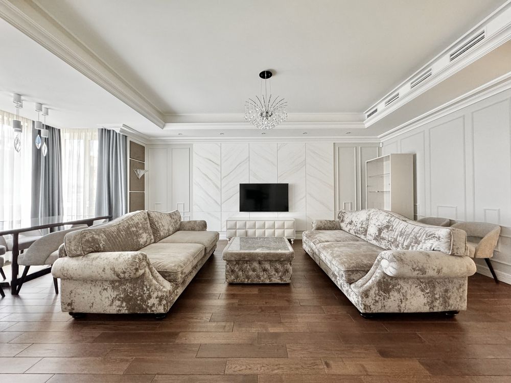 VIP Apartment at Lypska Tower Complex with Designer Renovation