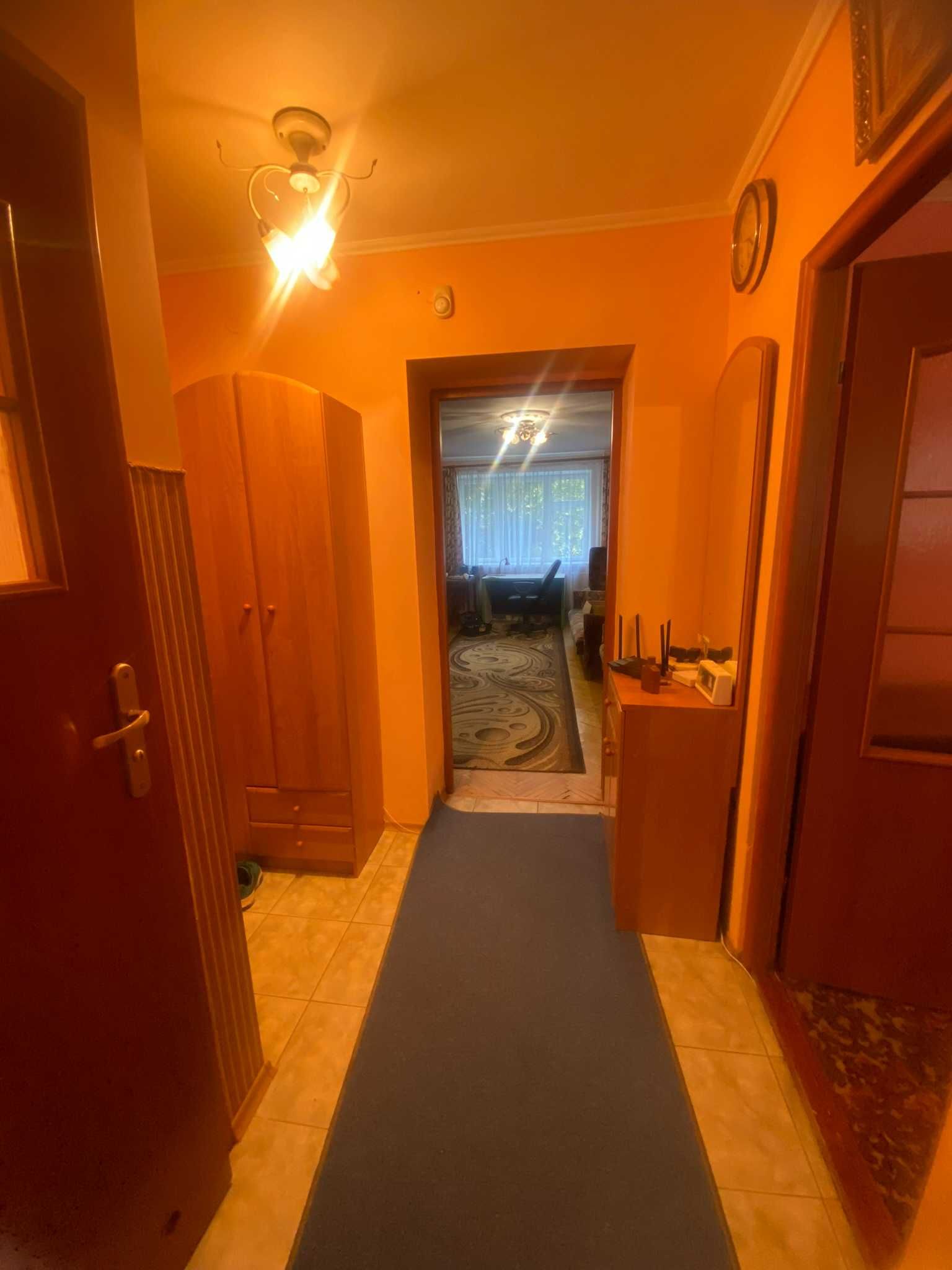 3-room apartment on Ternopilska Street, fully furnished