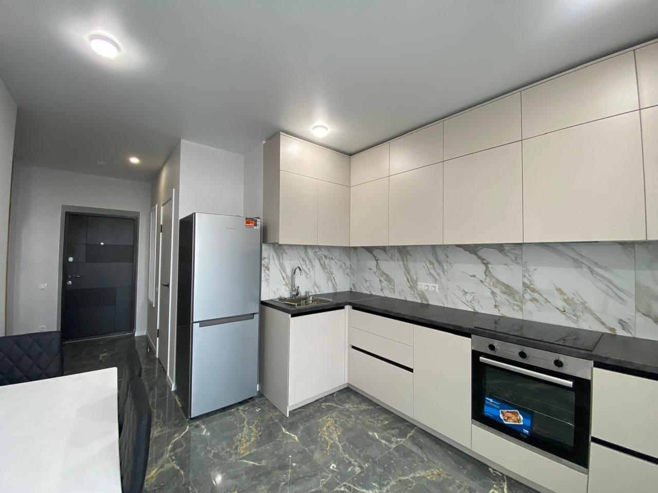 Spacious Apartment near Akademmistechko Metro with Designer Renovation