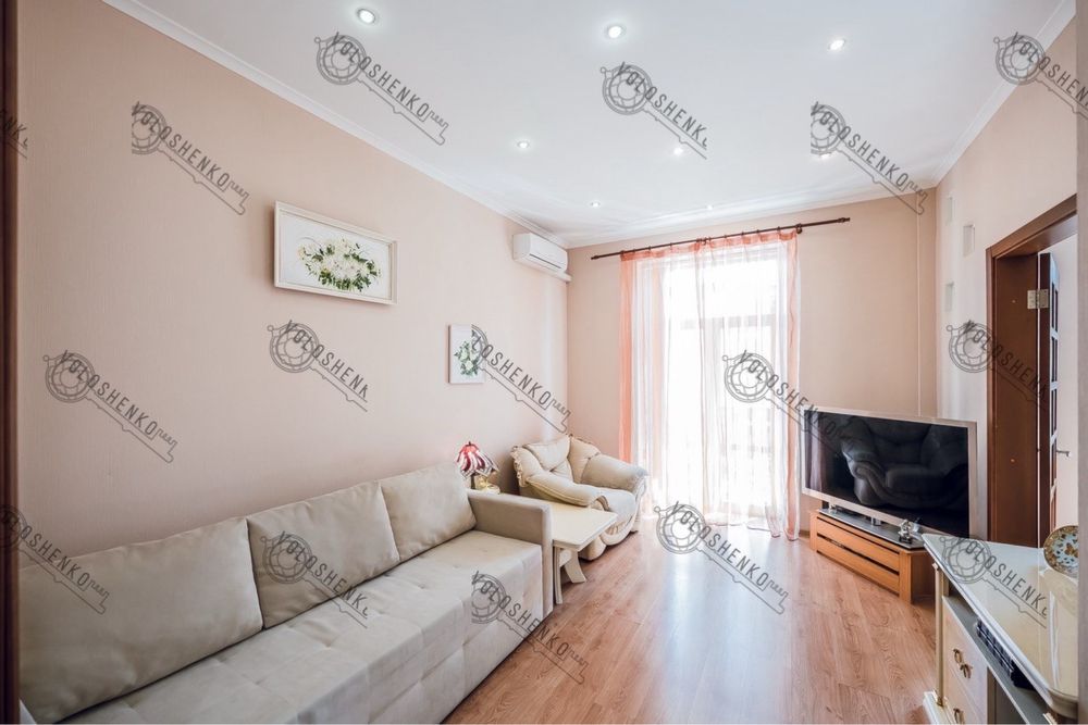 2-Room Apartment in Stalinka on Podil, Yaroslavska Street