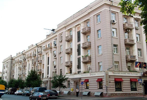 Spacious 3-Room Apartment Near Pecherska Metro