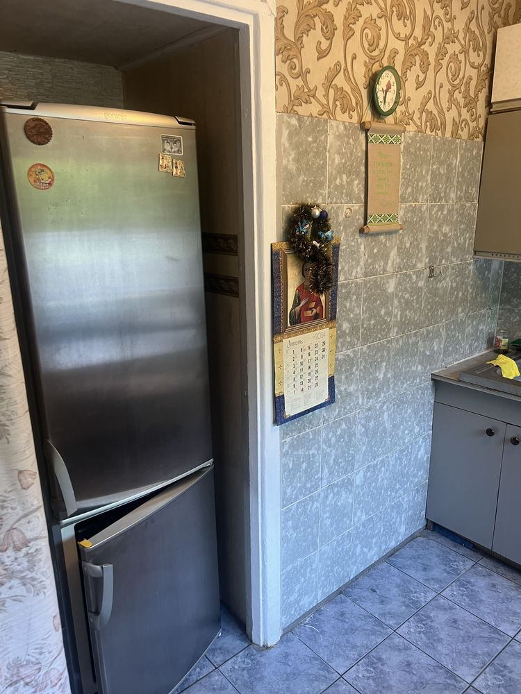 Renovated apartment with kitchen appliances and internet