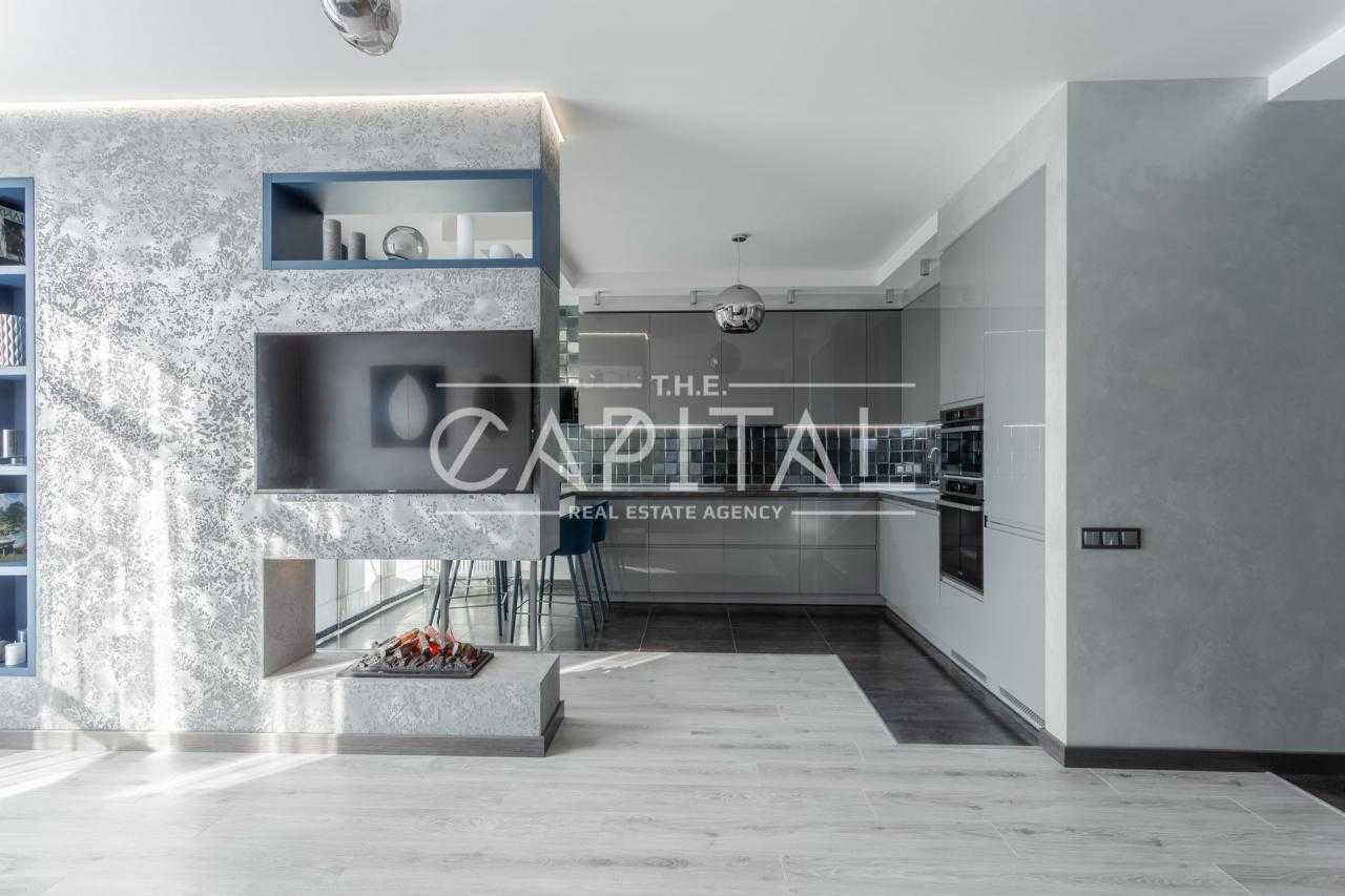 Designer 2-bedroom apartment with panoramic city views