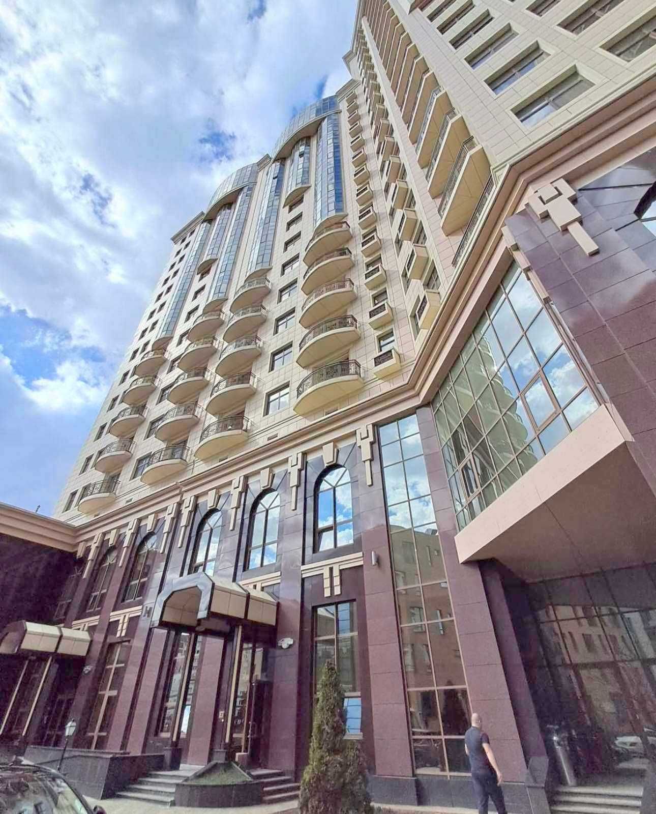 Luxurious 5-Room Apartment with Sea View