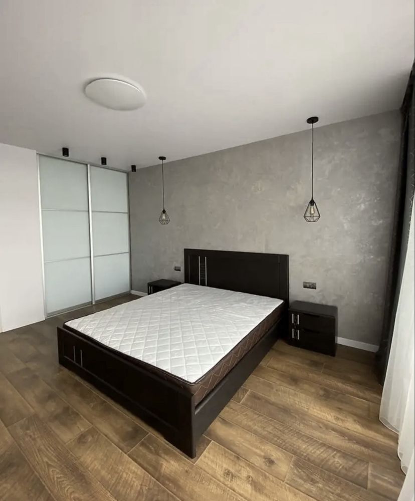 2-Bedroom Apartment with Designer Renovation