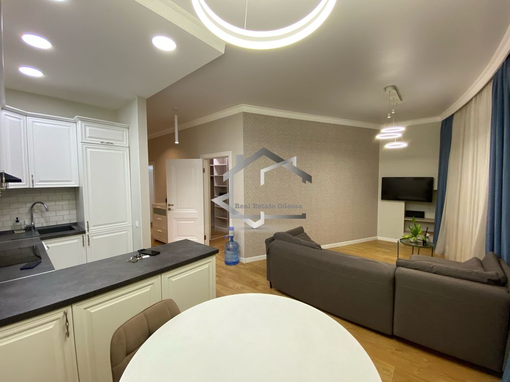 2-Bedroom Apartment in Central Location near Shevchenko Park