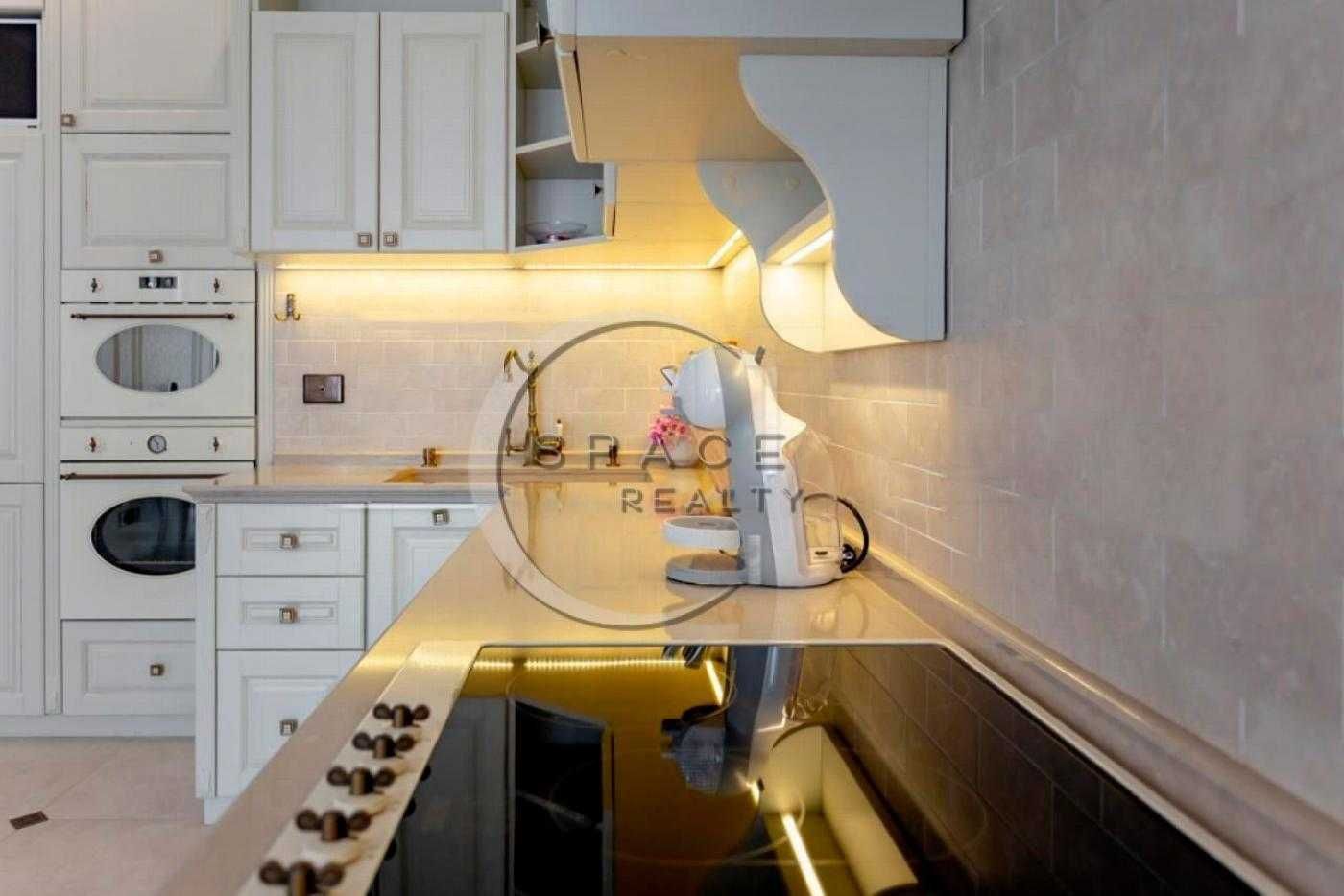 Exclusive 3-Room Apartment in Novopecherski Lipki Complex