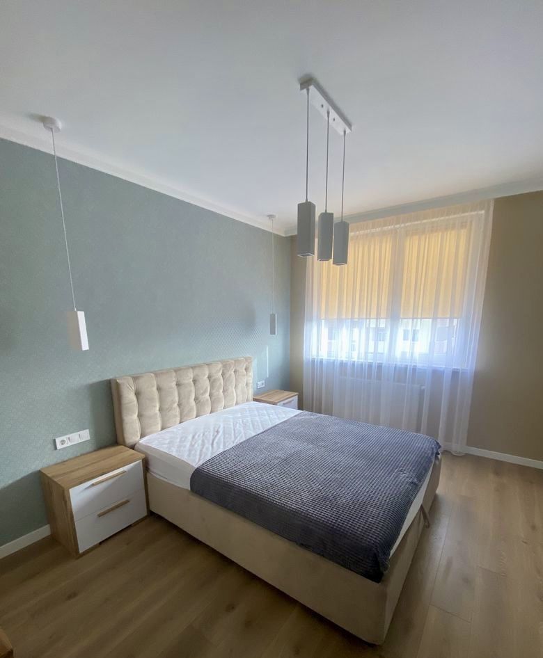 Spacious 2-Room Apartment with Euro Renovation in New Building
