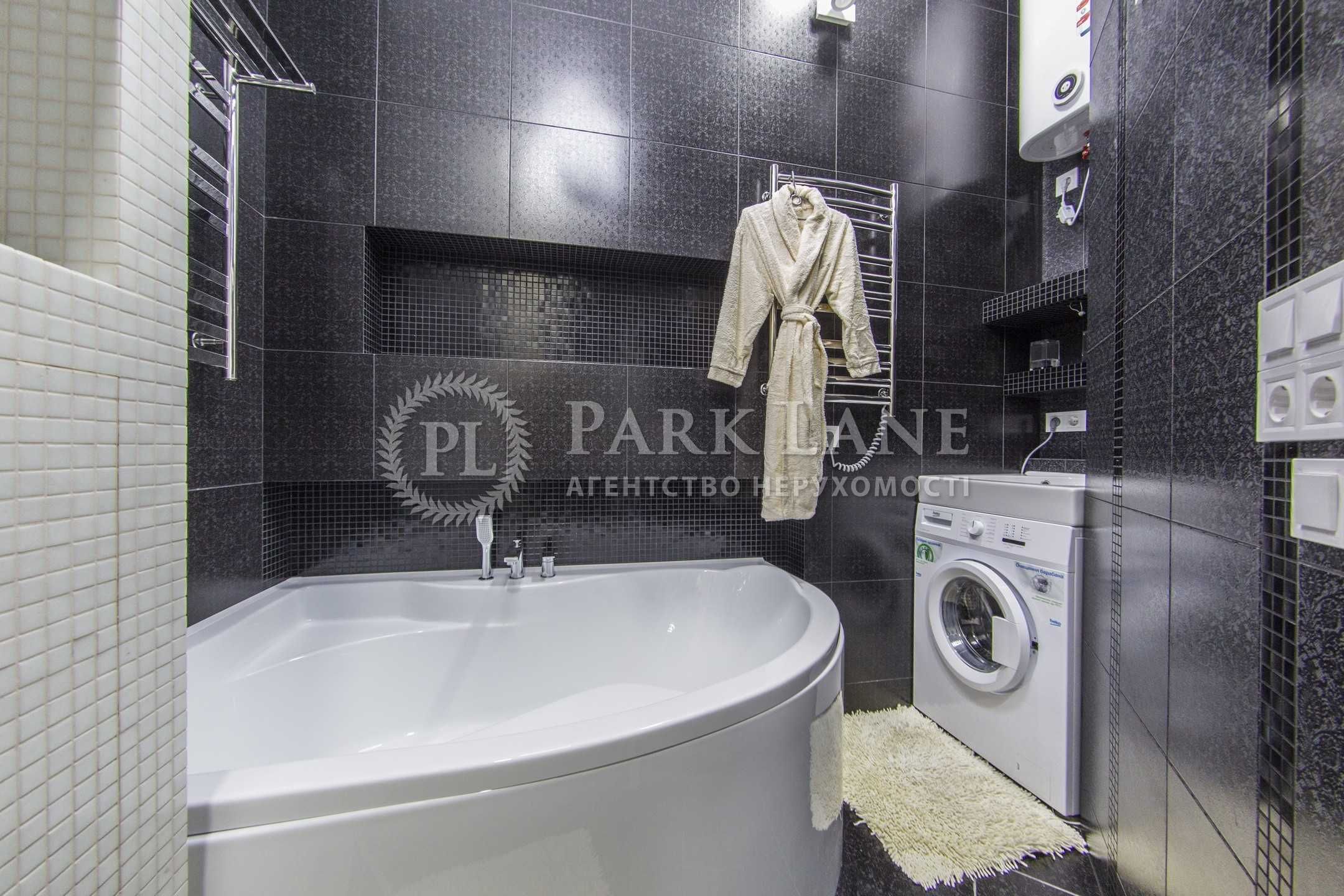 Spacious 2-room apartment in heart of the capital with designer renovation