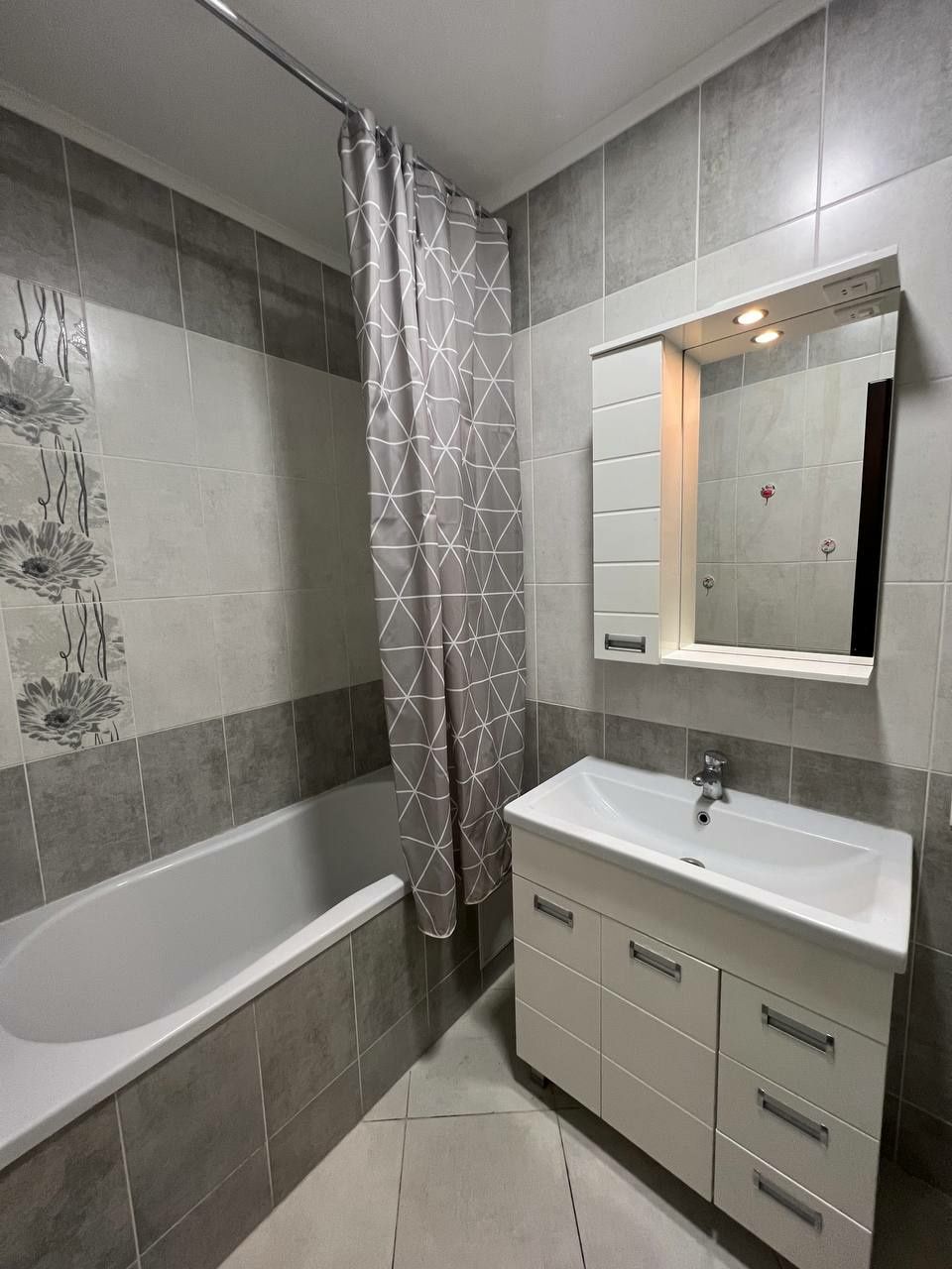 Cozy 1-Bedroom Apartment in New Building