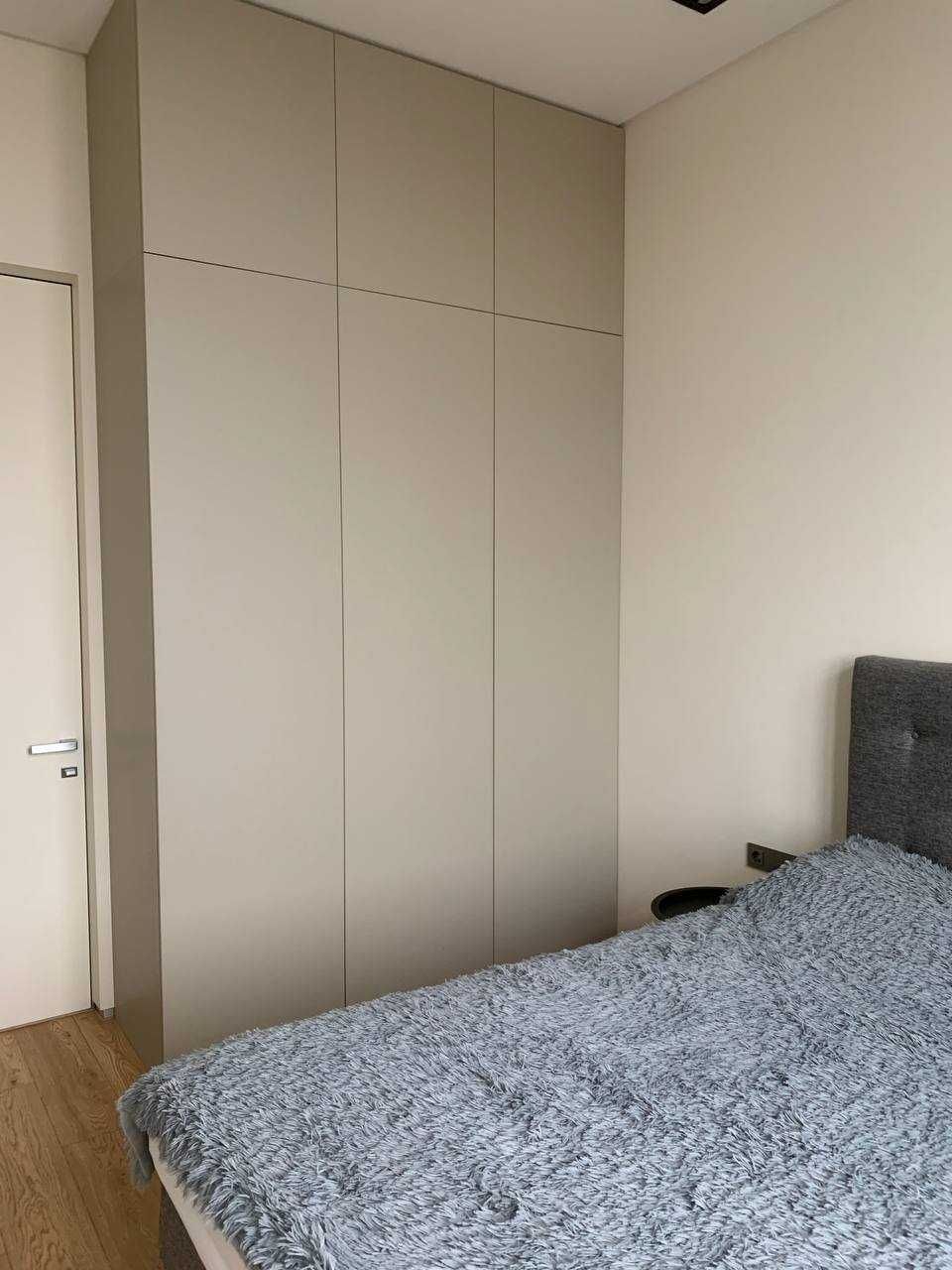 Spacious City View Apartment on Lobanovskyi Avenue