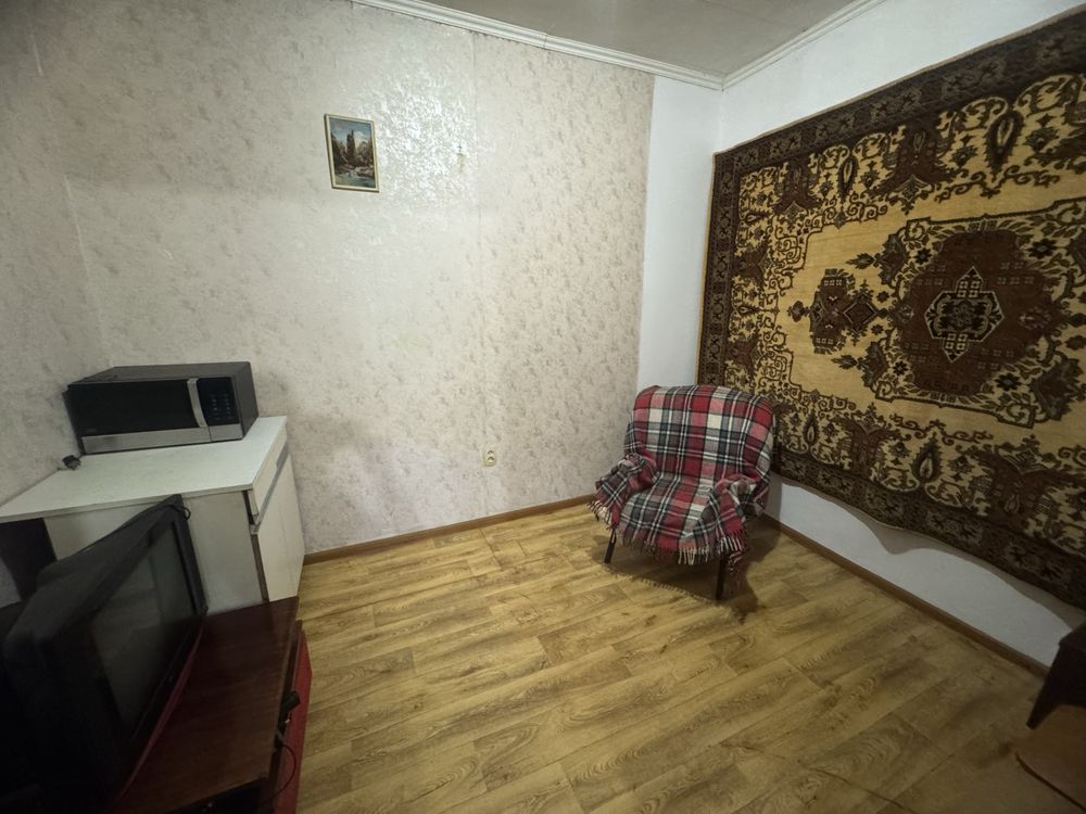 2-Room Apartment on Sevastopolskaya Street with Basic Amenities
