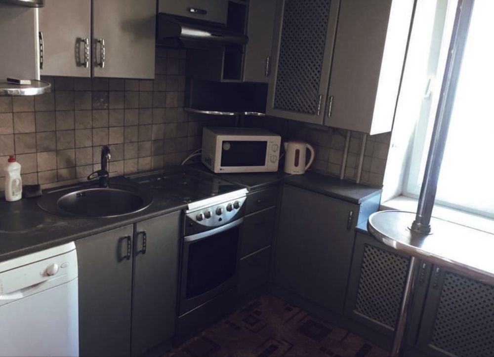 Student-Friendly 3-Room Apartment with Plasma TV