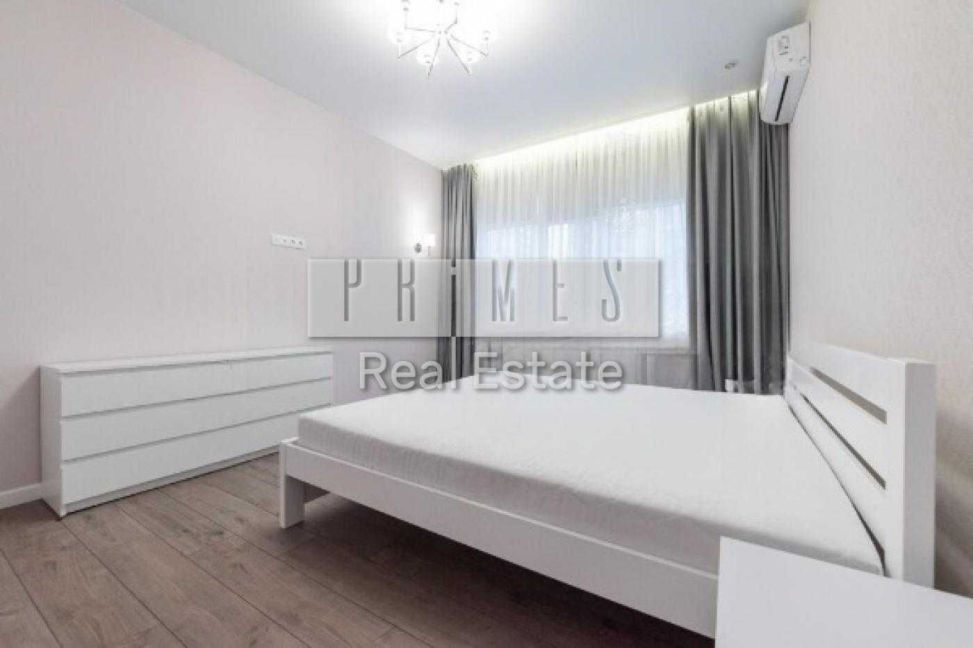 Modern Two-Bedroom Apartment in Novopecherskie Lipki Residential Complex