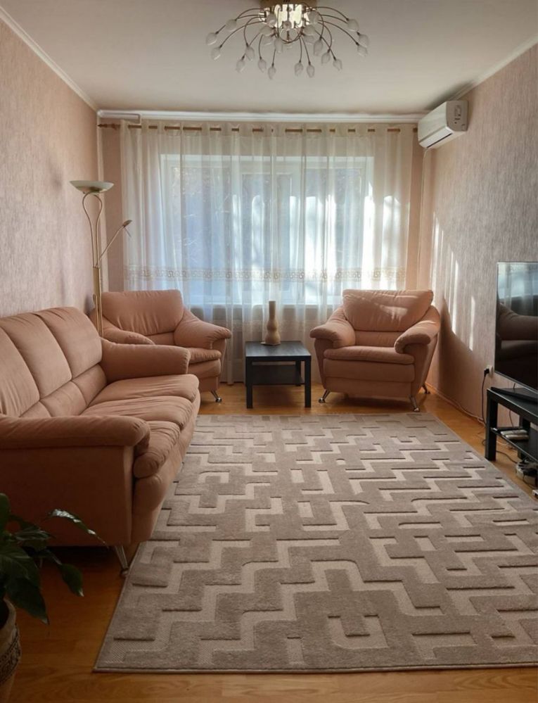 3-Room Apartment near City Center and Gorky Park with Euro Renovation