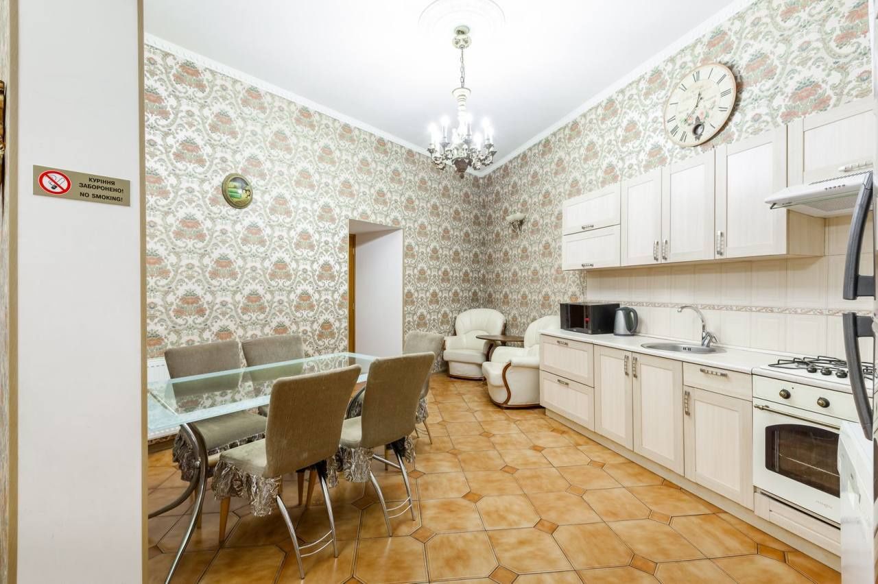 Spacious 3-Room Apartment in Center, Vorontsovsky Lane, Luxurious Interior