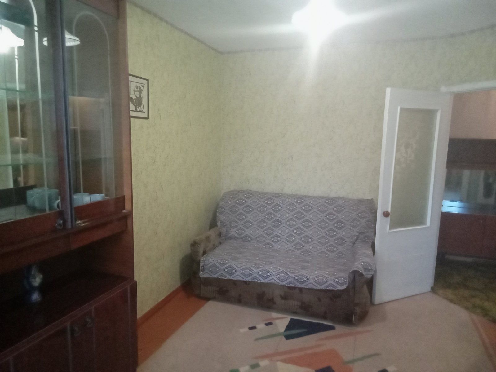 2-Room Apartment with Separate Rooms, Gas Column, Balcony, and Furniture