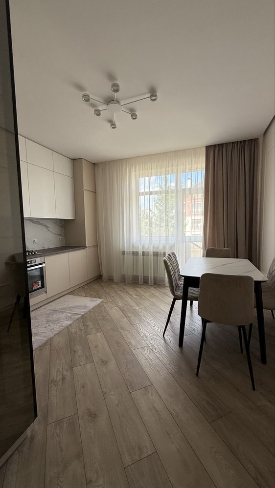 3-Room Designer Apartment with High-Quality Renovation and Full Furnishing