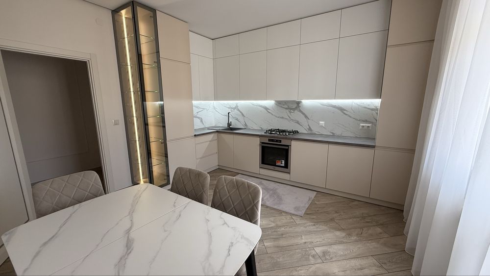3-Room Designer Apartment with High-Quality Renovation and Full Furnishing