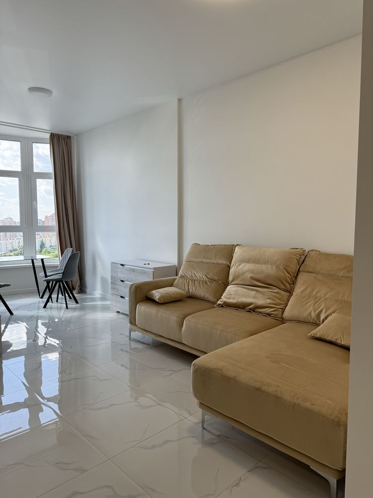 Modern Studio with Bay Windows and Designer Kitchen