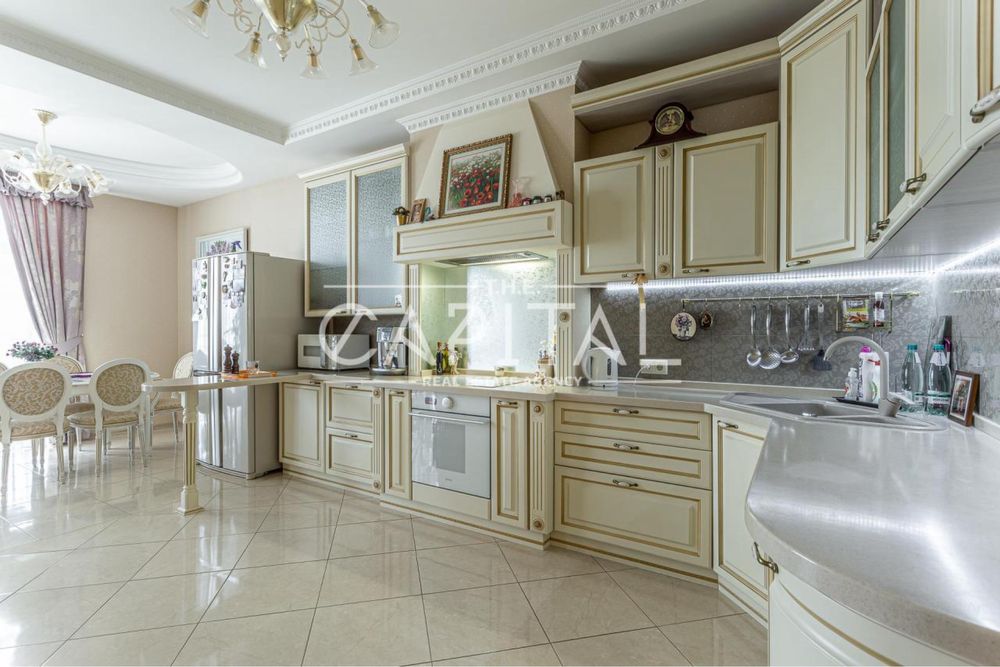 Spacious Designer Apartment near Lukyanivska Metro