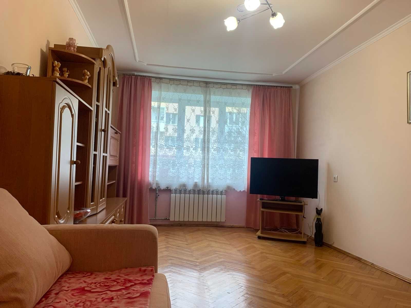 3-Room Apartment in Frankivskyi District, Ivan Bahrianyi Street