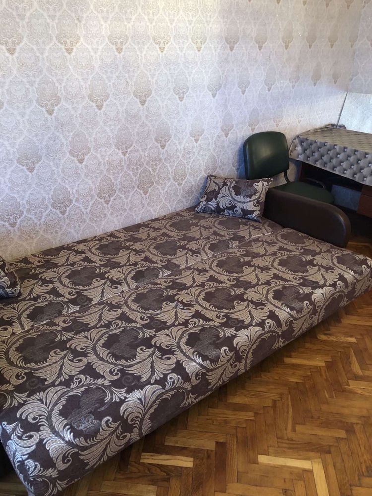 1-Room Apartment near Livoberezhna Metro, Comfortable Location