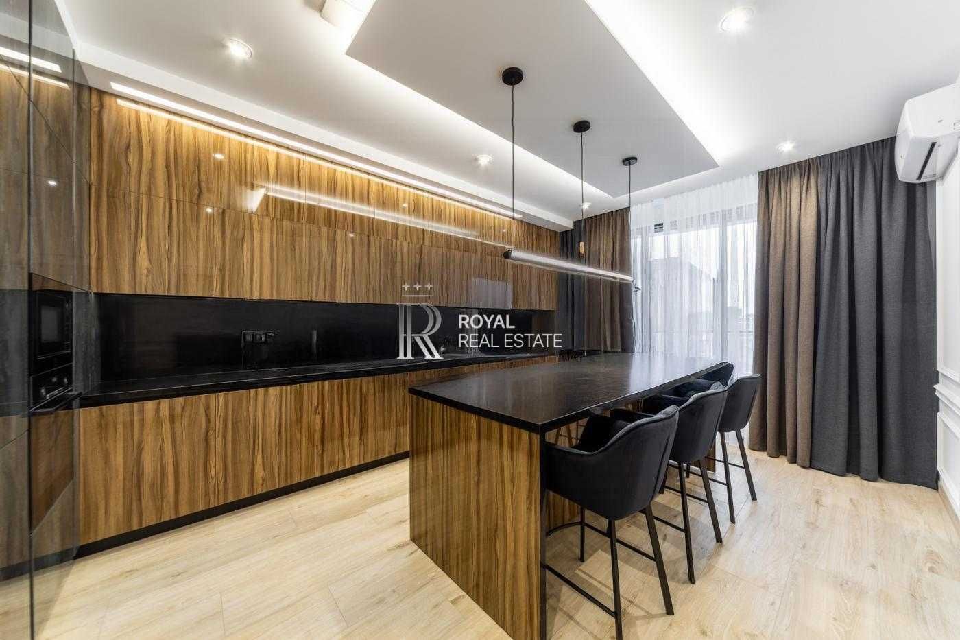 Modern 70m2 Apartment with Designer Renovation in Skyline Complex