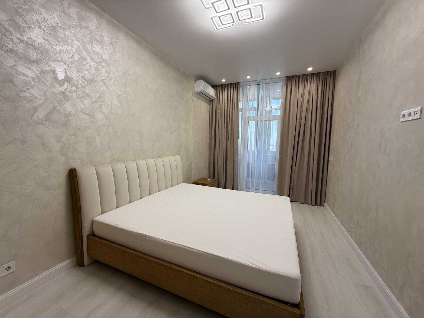 3-bedroom apartment in Manhattan City complex with designer renovation