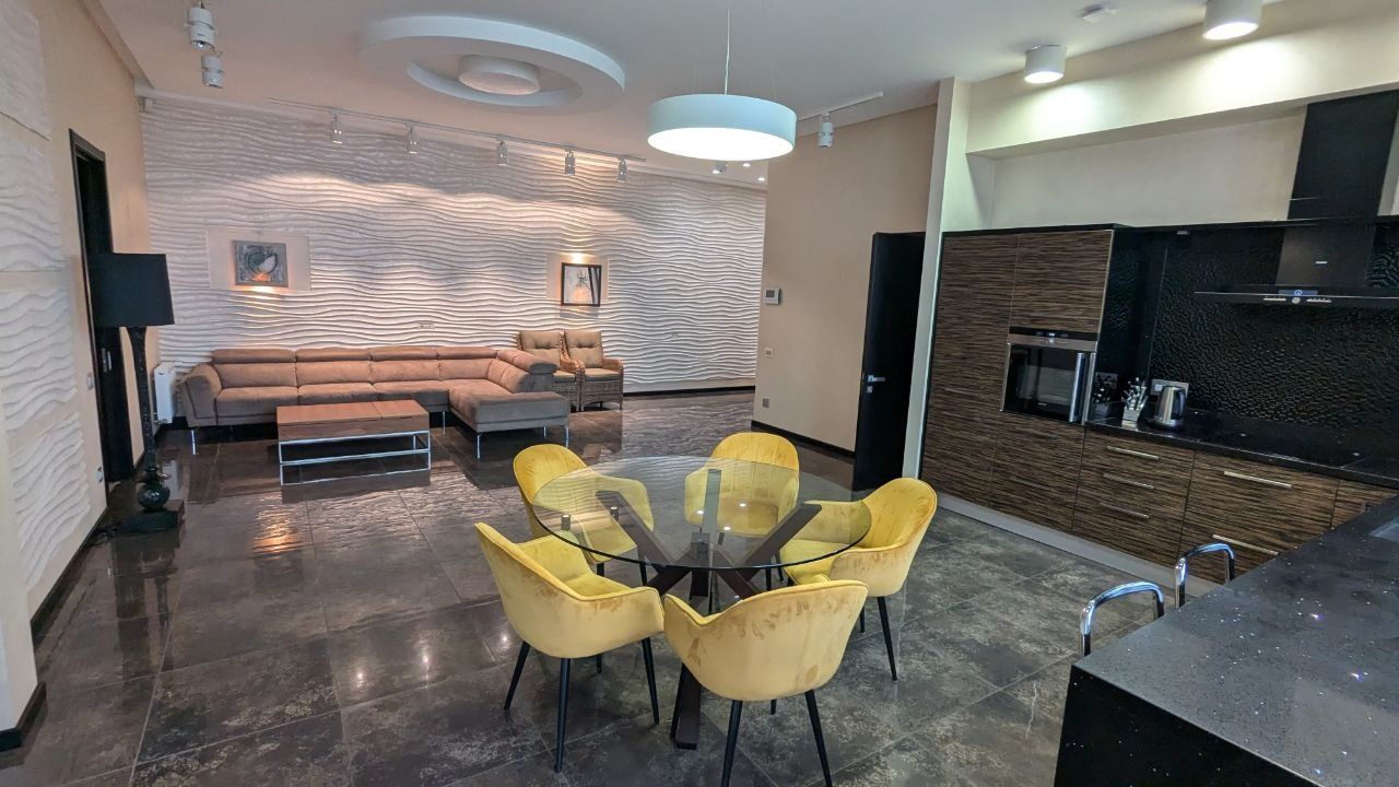 Spacious Apartment with Sea View at French Boulevard