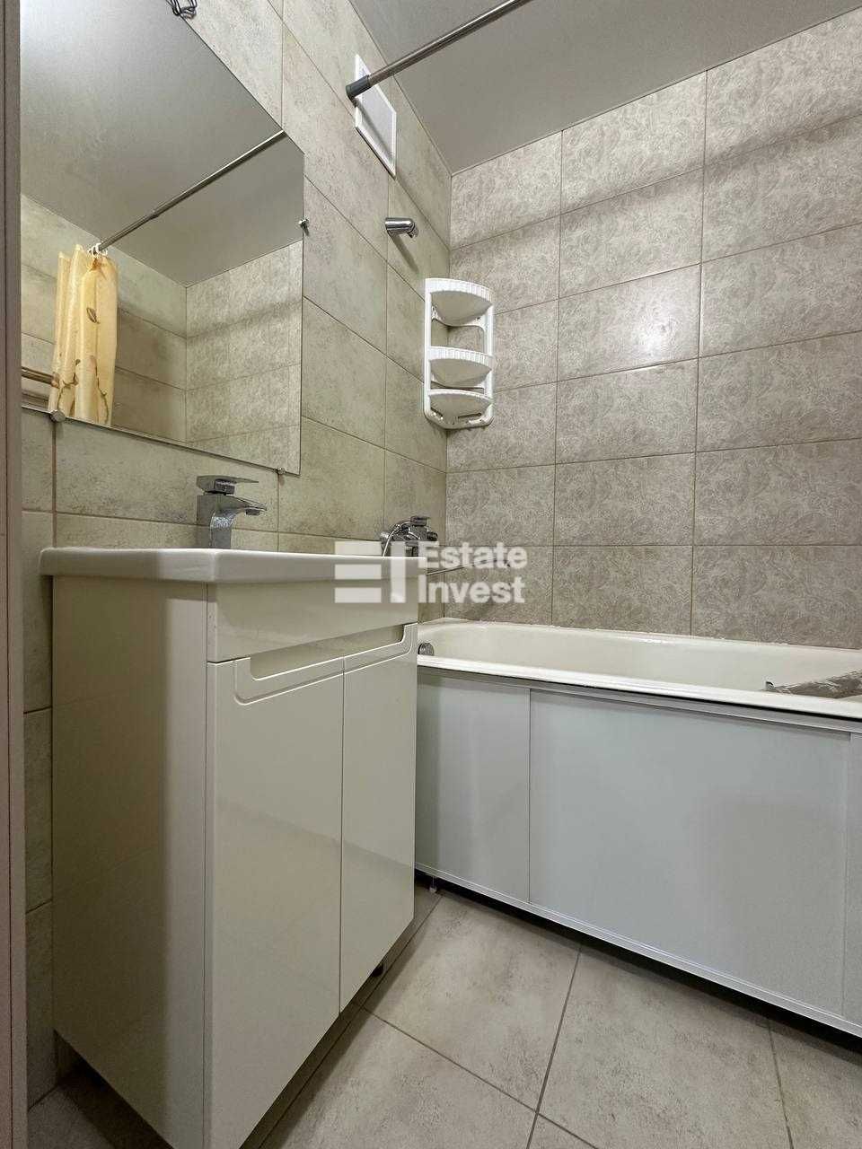 3-Room Apartment with New Renovation on Derevyanka Street