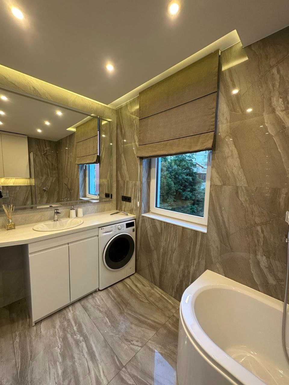 Designer Apartment in Semytsvet Complex Near City Center