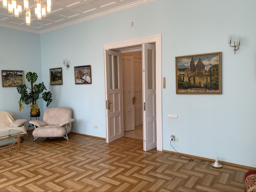 4-Room Apartment in Central Location near Citadel Park
