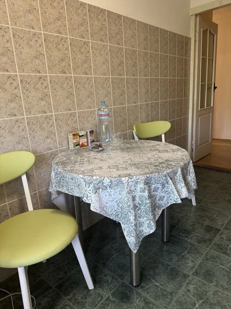 3-Room Apartment in Uzhhorod, Svobody Avenue, Central Location