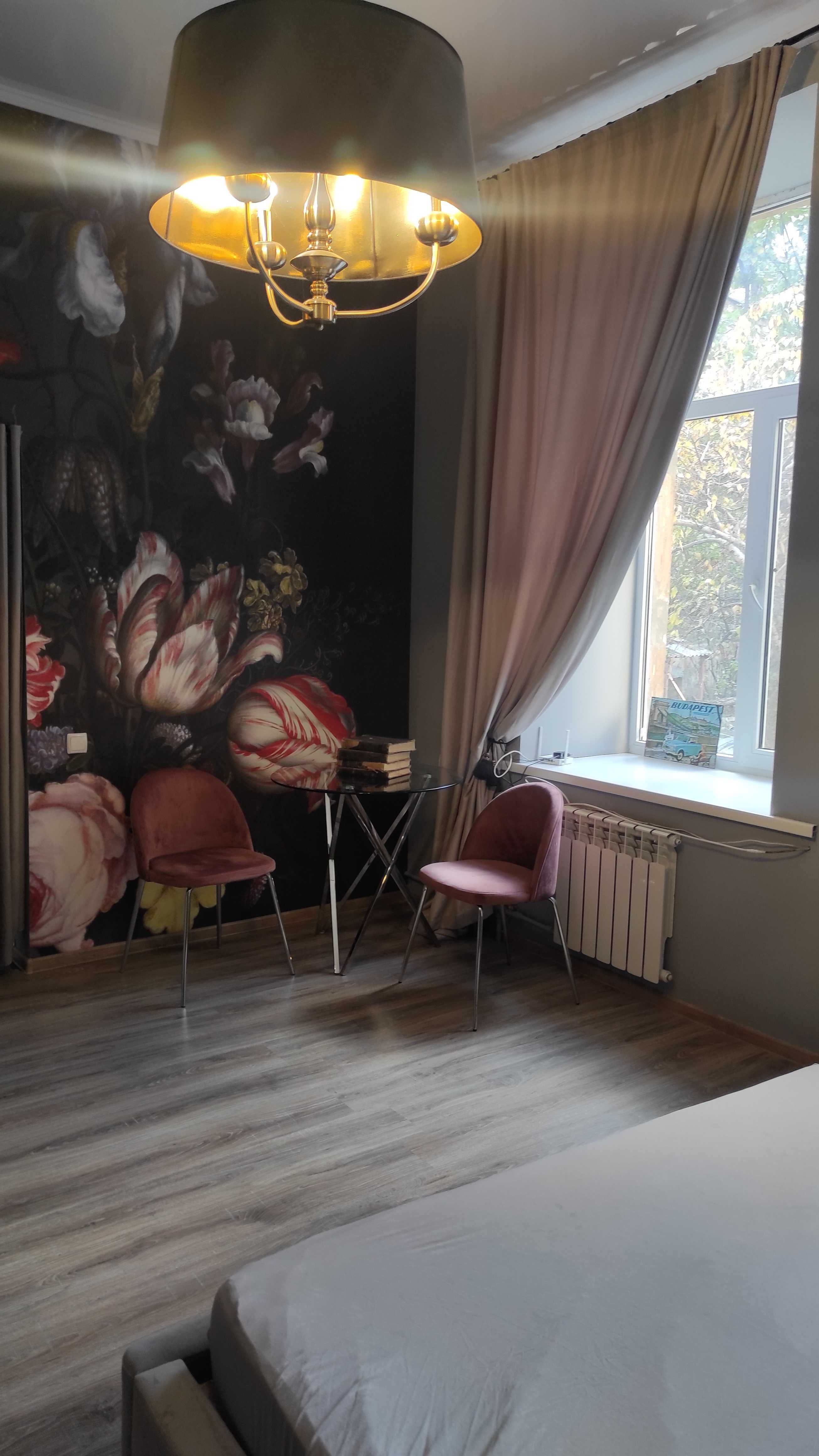 Stylish 1-bedroom apartment in city center near Deribasovskaya