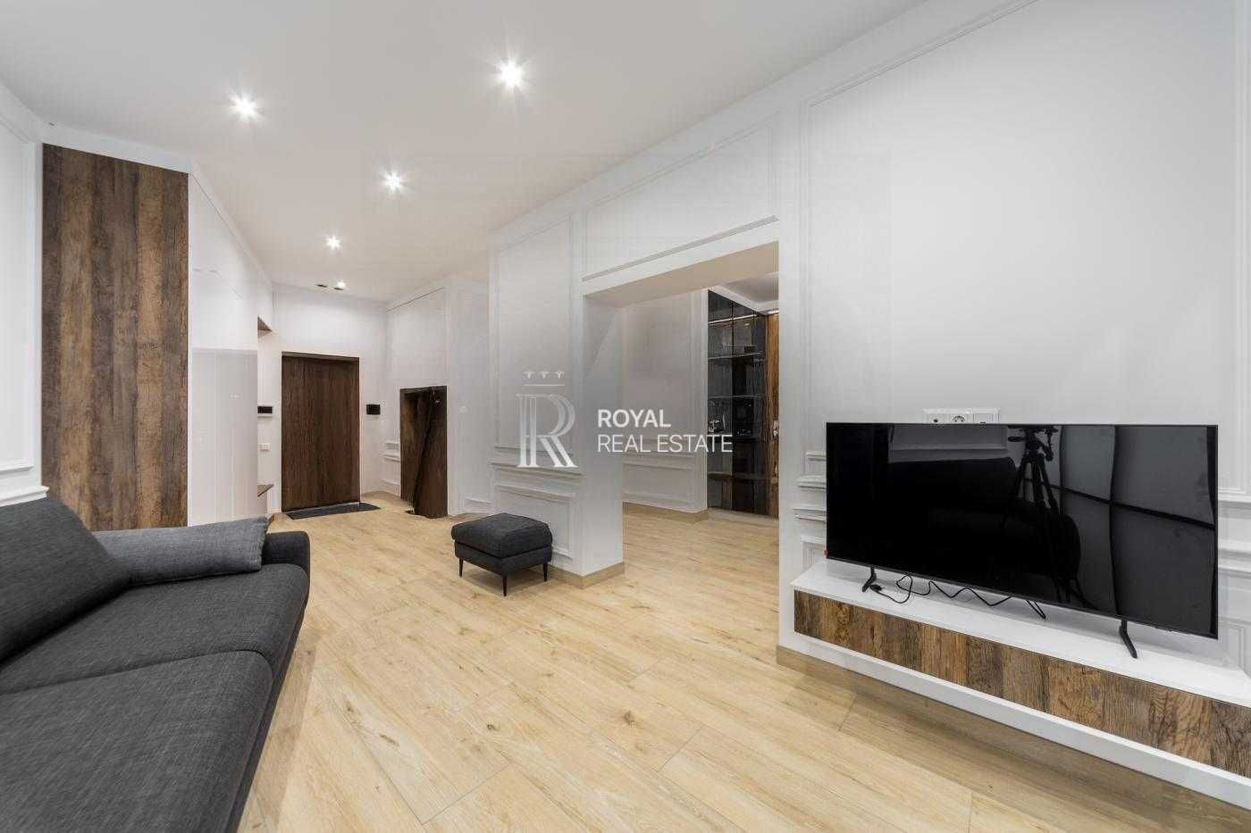 Modern 70m2 Apartment with Designer Renovation in Skyline Complex