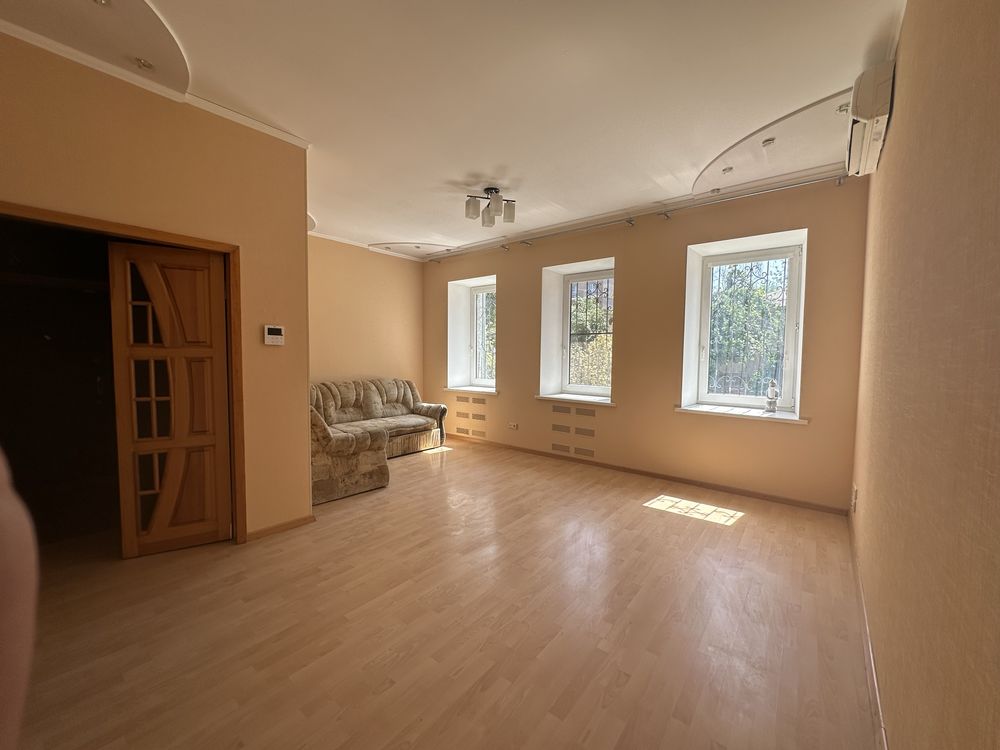 Spacious 3-Bedroom Apartment in City Center