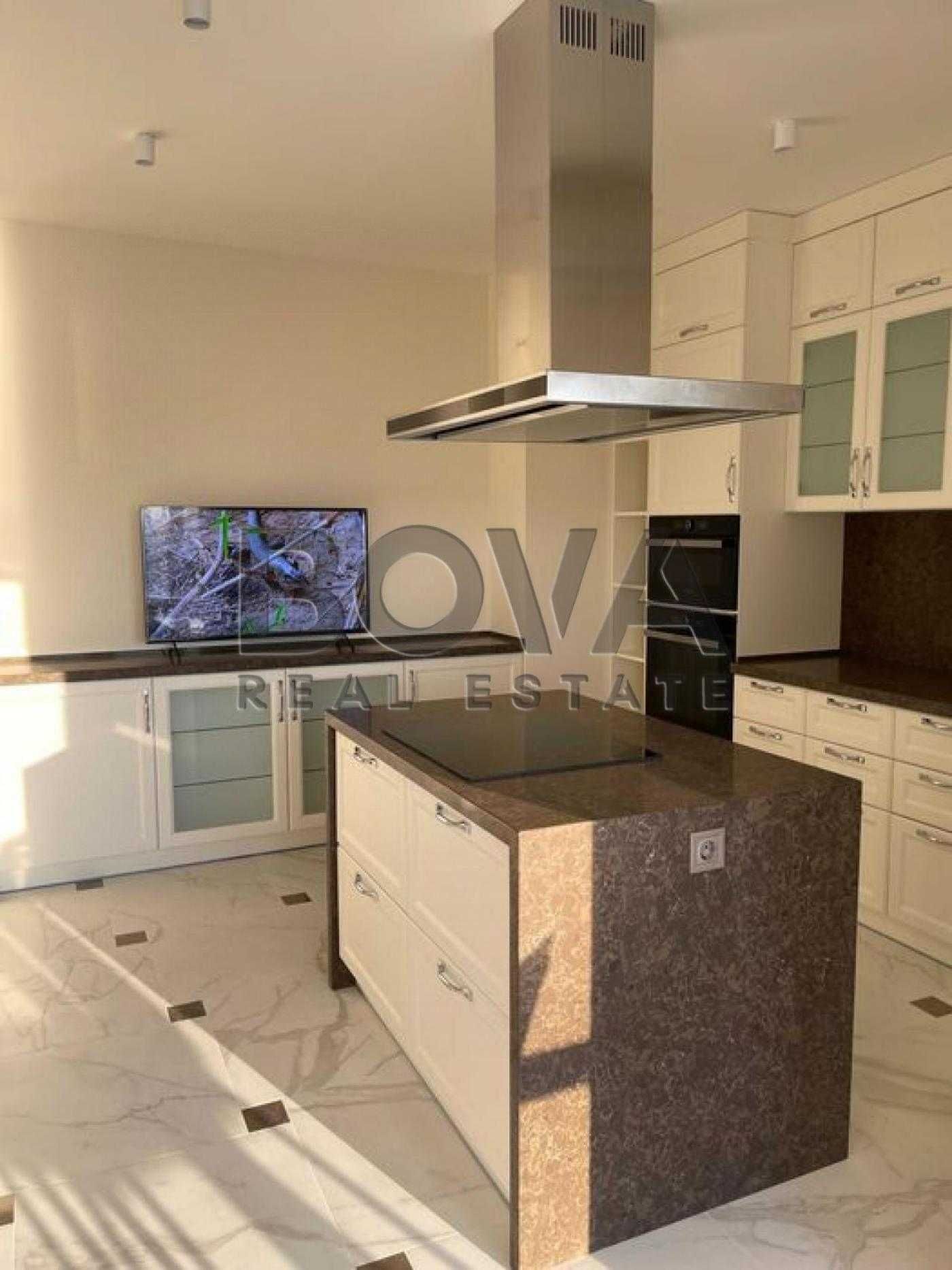 Stylish 2-bedroom apartment with panoramic Dnieper River views