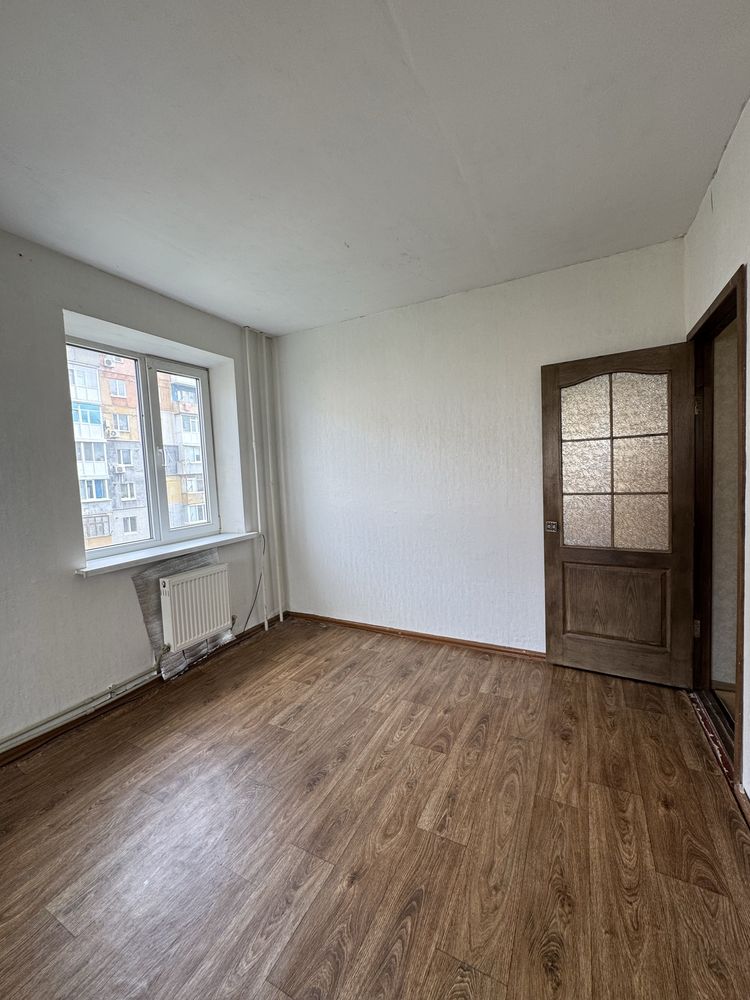 One-bedroom apartment in Kovalivka district, mid-floor, near ATB store