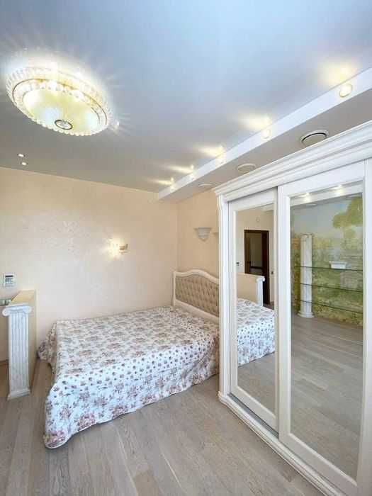 Spacious 4-Room Apartment in Historic City Center