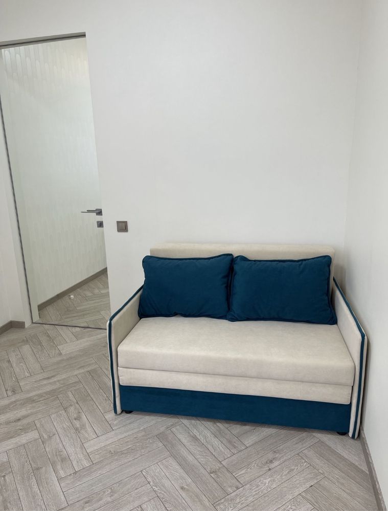 Modern 3-Room Apartment Near Metro with Designer Renovation